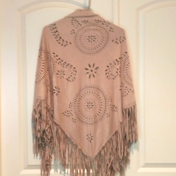 Suede ,fringe, cut out, wrap - Picture 4 of 4